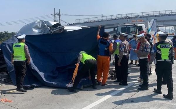 Hiace Tabrak Truk di KM 85 Tol Pandaan-Malang, Ini Identitas 2 Korban Tewas 