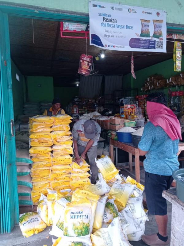 Stabilkan Harga, Bulog Wilayah Kedu Gelontorkan 50 Kg Beras ke Pasar
