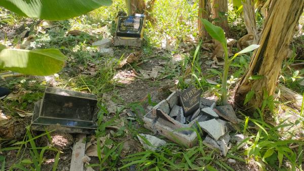 Geger, Puluhan Batu Nisan Makam Umum di Desa Sambungrejo Sidoarjo Dirusak
