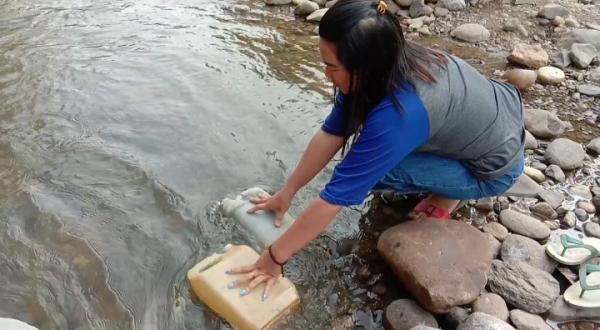 Krisis Air Bersih, Warga di Cihara Lebak Terpaksa Minum Air Kotor dari Sungai