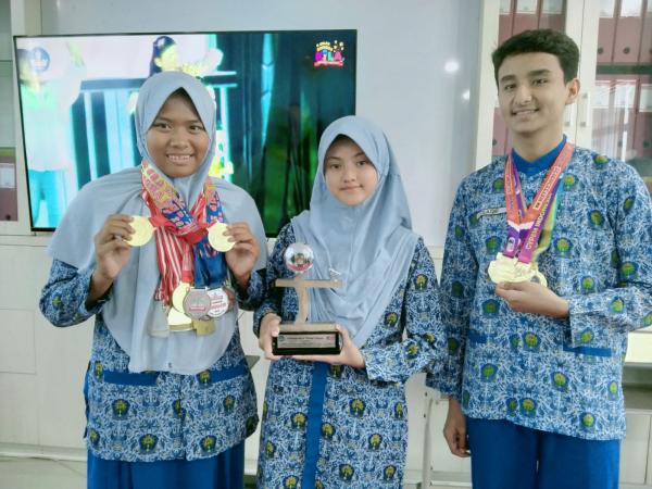 Shabiya Bilqis Tazkiya Febryan, Siswi SMP Muhammadiyah 2 Taman Juara 1 KILA Kemendikbudristek