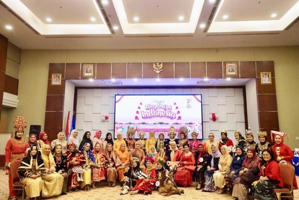 Meriahkan HUT ke-78 RI, Rukun Wanita Bank Sumut Gelar Lomba Busana Adat Nusantara