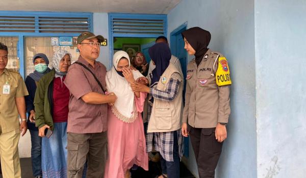 Evakuasi ODGJ Hasil Kolaborasi Polwan Polisi RW dari Polresta Malang Kota, Dapat Apresiasi Warga