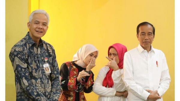 Momen Iriana Jokowi  Bisik-Bisik ke Atikoh Istri Ganjar Pranowo, Banjir Komentar Netizen