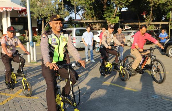 Ubaya Pakai Sepeda Listrik Buatan CEVI untuk Satpam Patroli Kampus