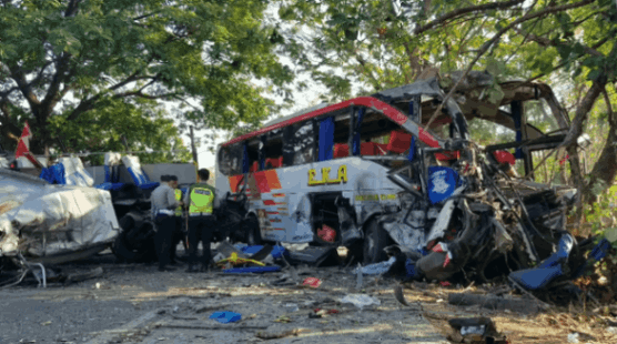 Breaking News: Tabrakan Maut Bus Eka Cepat vs Sumber Selamat di Ngawi, 3 Orang Penumpang Tewas