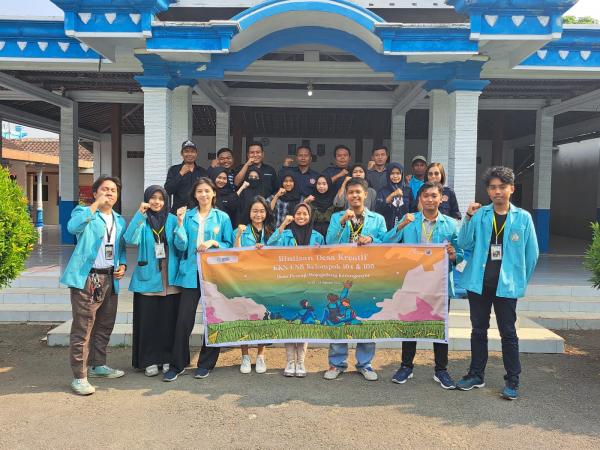 Mahasiswa KKN 104 UNS Ajak Masyarakat Desa Pereng Manfaatkan Minyak Jelantah untuk Lilin Aromaterapi