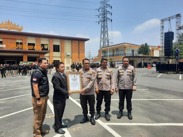 Musnahkan Ratusan Senpi Rakitan Ilegal, Polda Lampung Dapat Presisi Award