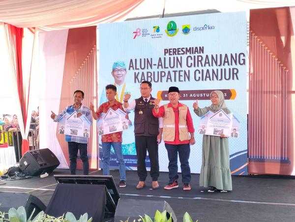 Diujung Masa Jabatan, Gubernur Jabar Ridwan Kamil Resmikan Alun-alun dan Pasar Ciranjang
