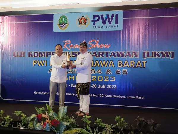 Kolaborasi Pemprov dan PWI Jabar Sukses Selenggarakan UKW di 8 Daerah