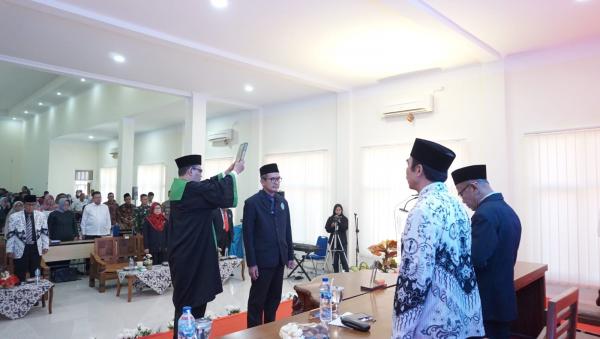 DR. Warli, M. Pd Dilantik Sebagai Rektor Unirow Tuban Masa Bakti 2023 - 2027