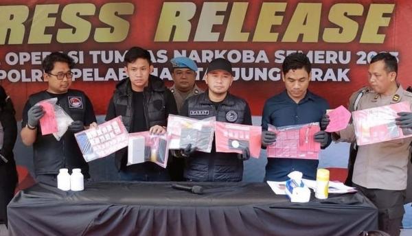 Polres Pelabuhan Tanjung Perak Pamer Hasil Tangkapan Operasi Semeru Tumpas Narkoba 2023