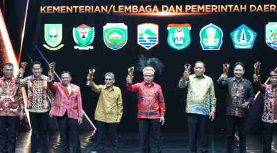 Bupati Giri Prasta Terima Penghargaan Indonesia Awards 2023, Wujudkan Nawacita Presiden Jokowi