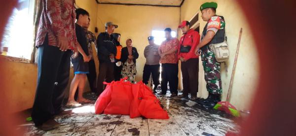 Anggota DPRD Garut Berikan Santunan dan Bantuan Kepada Korban Kebakaran di Kelurahan Margawati