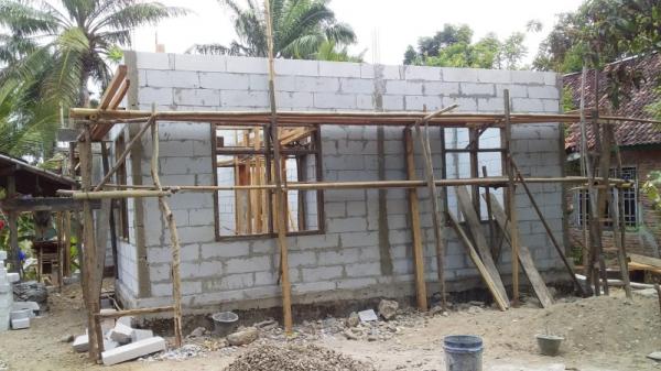 Waduh! Material Bedah Rumah Program BSPS di Desa Cihara Diduga 'Diperjualbelikan'