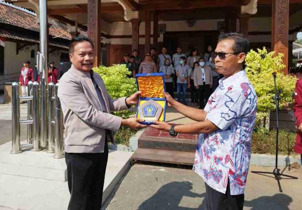 Mahasiswa KKN UNISRI Ditarik dari Kecamatan Polokarto, Rektor Berharap Masyarakat Desa Melanjutkan