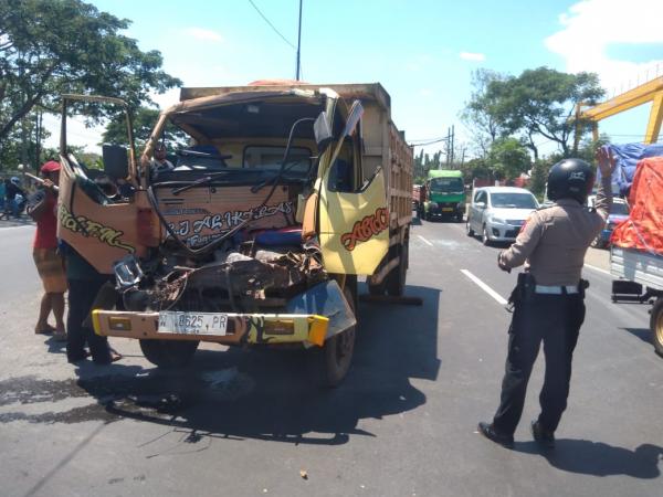 Kecelakaan Beruntun di Jalan Raya By Pass Krian, Sopir Truk Sempat Terjepit hingga Luka Berat