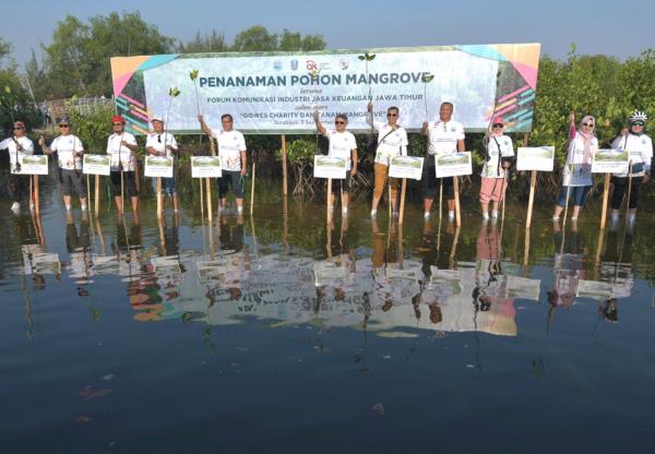 FKIJK Jawa Timur Tanam 1500 Bibit Mangrove di Kebun Raya Mangrove Gunung Anyar Surabaya