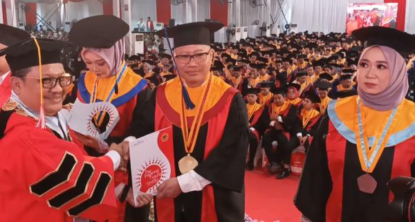 1.876 Mahasiswa Untag Surabaya Dinyatakan Lulus, Ini Pesan Moral Rektor Prof Nugroho