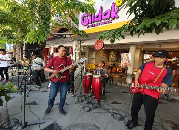 Milenial Surabaya Pendukung Ganjar Kenalkan Nama Presiden, Nyanyikan Lagu Warga Senang