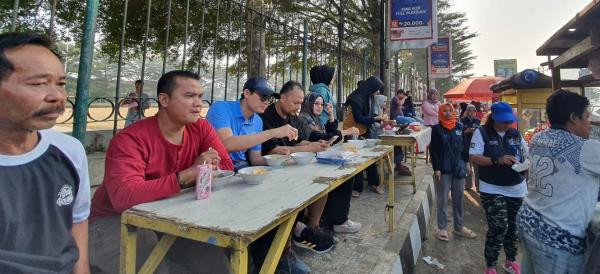 Caleg DPRD Banten Gencar Sosialisasi dengan Olahraga dan Makan Gratis di Alun-Alun Malingping Lebak