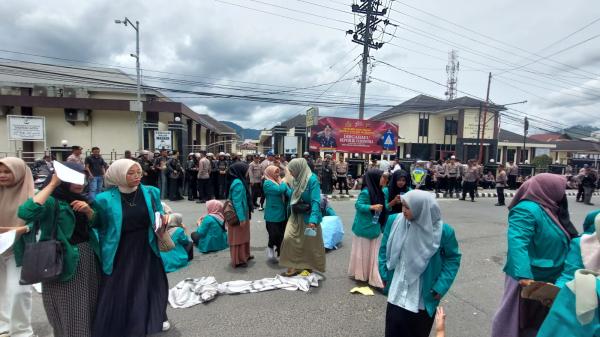 Demo Mahasiswa IAIN Takengon Memanas, Massa Serbu Mapolres Aceh Tengah