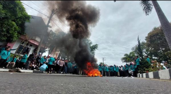 BREAKING NEWS: Ratusan Mahasiswa IAIN Takengon Gelar Aksi Tolak Berkampus Dekat TPA Sampah