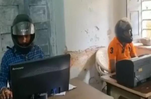 Viral Video PNS di India Pakai Helm Motor saat Bekerja untuk Hindari Puing Jatuh