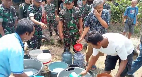 TNI Bergerak Bantu Salurkan Air Bersih untuk 3 Desa di Lebak Banten