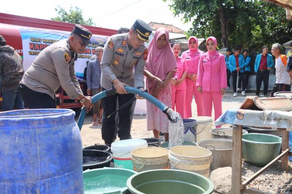 Krisis Air Bersih di Kota Cirebon, Polisi Berikan Bantuan 16 Ribu Liter