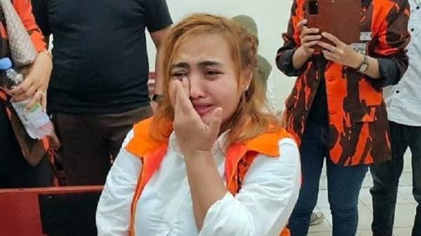Lina Mukherjee Selebgram Kasus Konten Makan Babi Dituntut 2 Tahun Penjara
