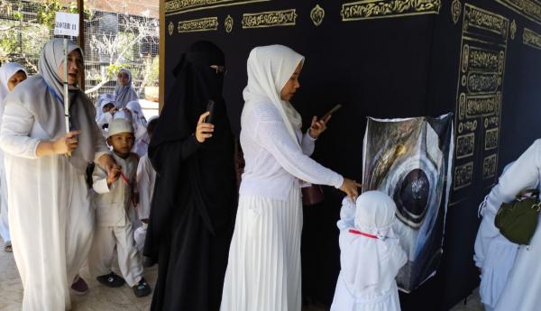 Gelar Manasik Haji di Taman Satwa Cikembulan Jadi Daya Tarik Anak-Anak