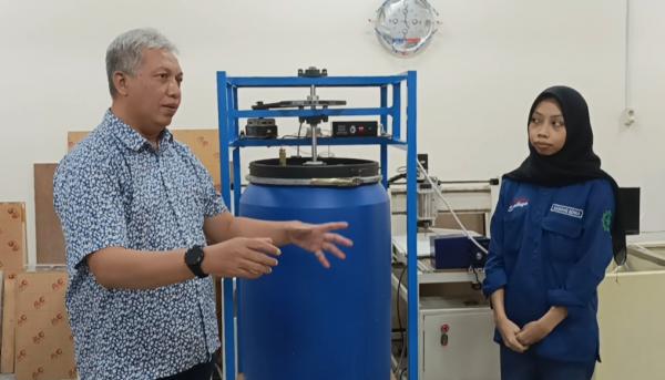 Dosen dan Mahasiswa Untag Surabaya Kolaborasi Ciptakan Pupuk Penambah Nutrisi Buah, Petani Untung