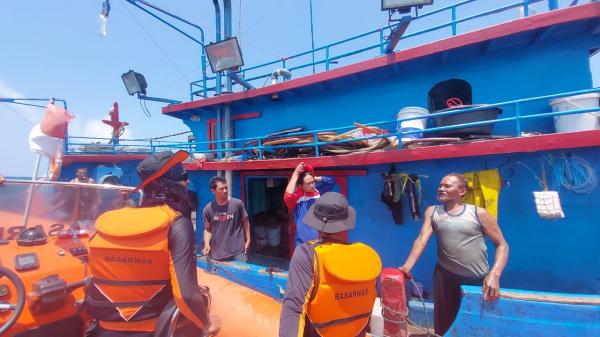 Basarnas Selamatkan KM Alviano yang Mengalami Musibah di Perairan Nusakambangan, Seluruh ABK Selamat