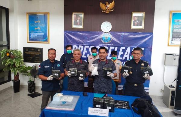 BNNP Banten  Gagalkan Peredaran 12,8 Kg Sabu, 2 Tersangka Ditangkap di Tangerang