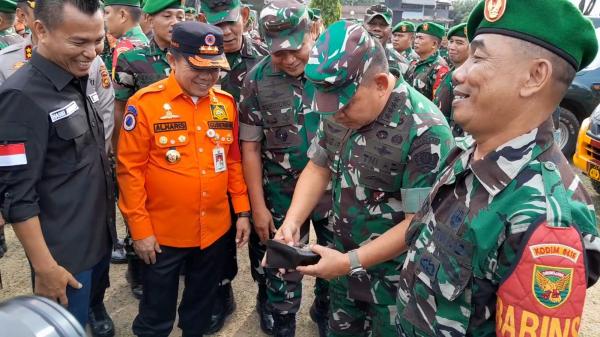 KASAD Jenderal TNI Dudung Abdurachman Cek Dompet Babinsa Cuma Rp2.000, Langsung Dikasih Rp100 Juta