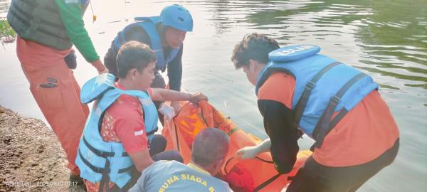 Niat Mancing, Seorang Anak di Karawang Ditemukan Mengambang di Sungai Citarum
