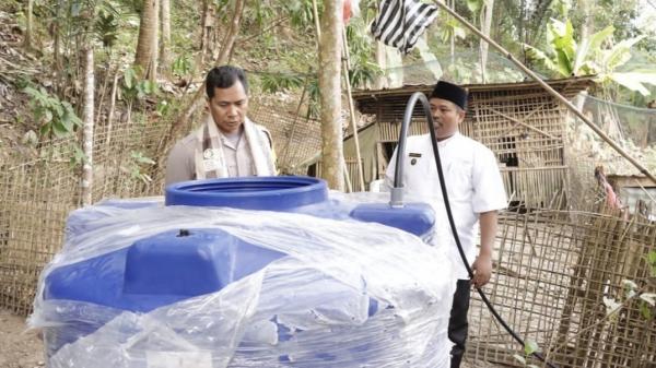 Polres Banjar Berikan Pompa Air dan Turen untuk Warga Terdampak Kemarau di Desa Jajawar