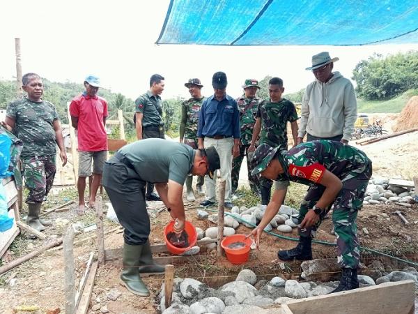 Dandim 1418 Mamuju Letakan Batu Pertama Program Rehab RTLH Tahap 5 