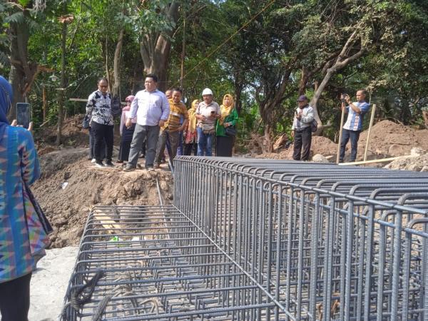 Sering Sebabkan Kecelakaan, Anggota DPRD Situbondo Sidak Proyek Jembatan