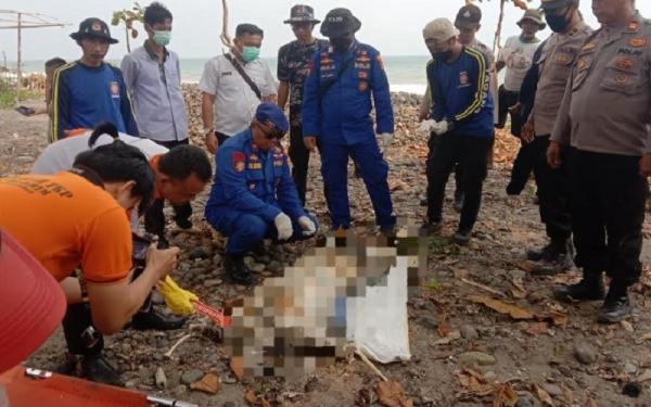Warga Digegerkan Penemuan Mayat Perempuan Tanpa Kepala di Pesisir Pantai Karang Bolong