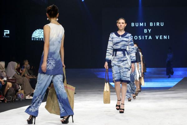 Surabaya Fashion Parade 2023, Rosita Batik Shibori Ajak Penggemar Fashion Peduli Lingkungan