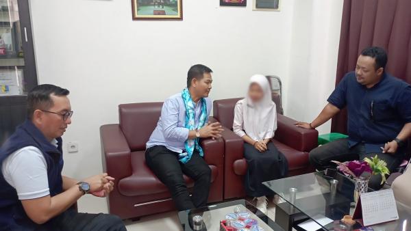 Anggota Komisi X DPR RI, Gus Aam, Sebut Siswi Magang KDS sebagai Pahlawan