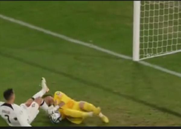 Ronaldo Tendang Wajah Kiper Slovakia, Langsung Dilarang Tampil Portugal vs Luksemburg