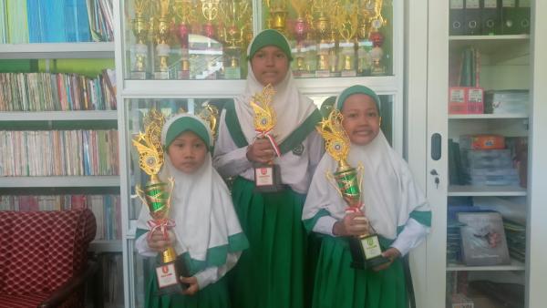 3 Siswi MI Safinatul Ulum Siraman Kesamben, Sabet Juara di Olimpiade Indonesia Hebat