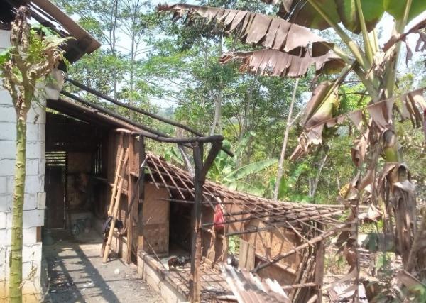 Si Jago Merah Hanguskan Rumah Warga di Desa Lebak Peundeuy
