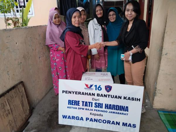 Rere Tati Sri Hardina Berikan Bantuan Speaker untuk Majelis Taklim di Kampung Lio