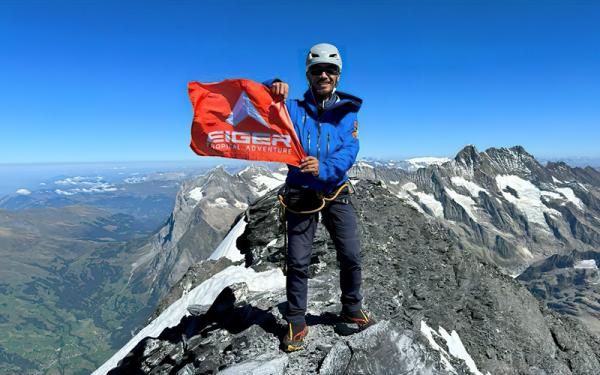 Di Tengah Cuaca Ekstrem, Pendaki Indonesia Berhasil Berdiri di Puncak Gunung Eiger