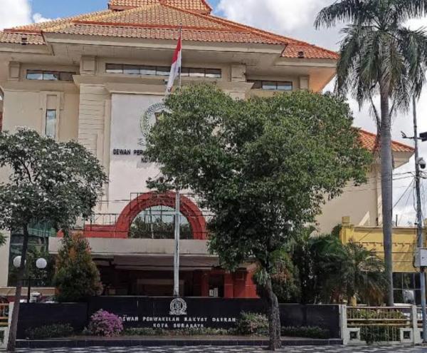 Jelang Pemilu, DPRD Surabaya Memanas, Ada Rotasi Pimpinan Komisi?