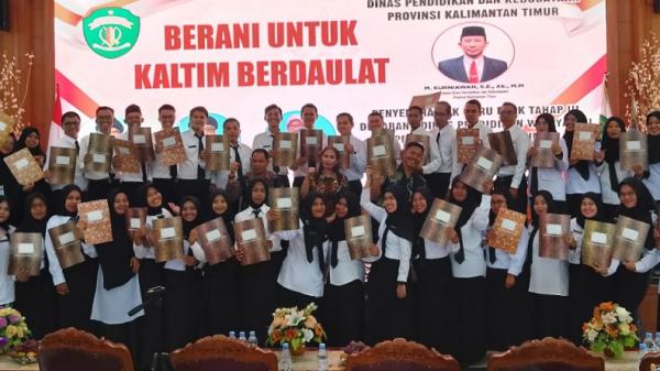 Semringah, 165 Guru SMA di Kutai Kartanegara Terima SK Tenaga PPPK